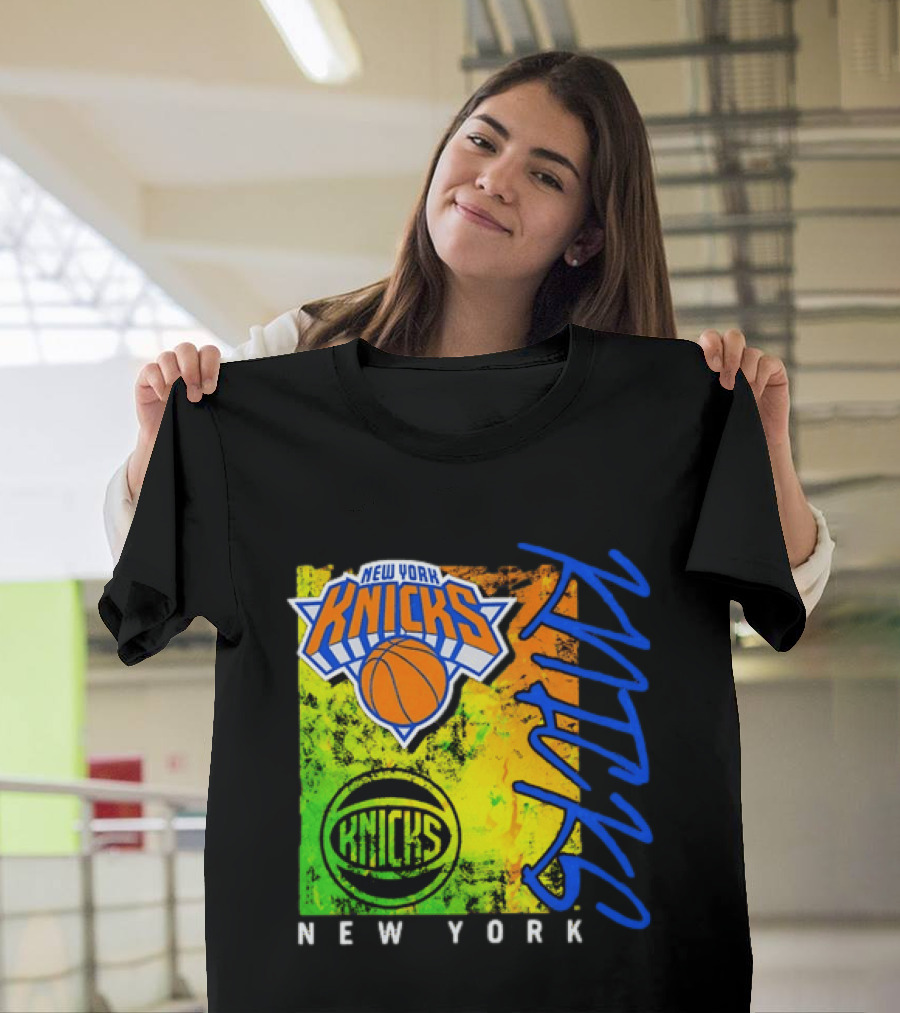 New York Knicks Distressed Basketball Retro Style NBA Fan Favorite T-Shirt