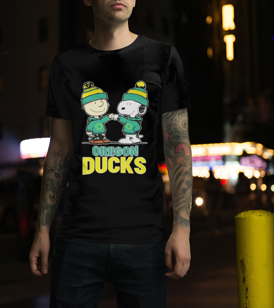 Charlie Brown Snoopy Fist Bump Oregon Ducks Fan Gear T-Shirt
