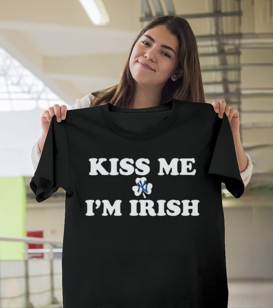 New York Yankees Kiss Me I'm Irish St Patrick's Day Clover T-Shirt