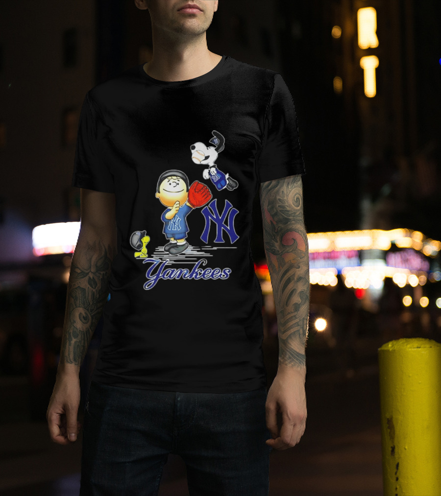 Snoopy Woodstock New York Yankees Peanuts Characters Baseball Fan T-Shirt