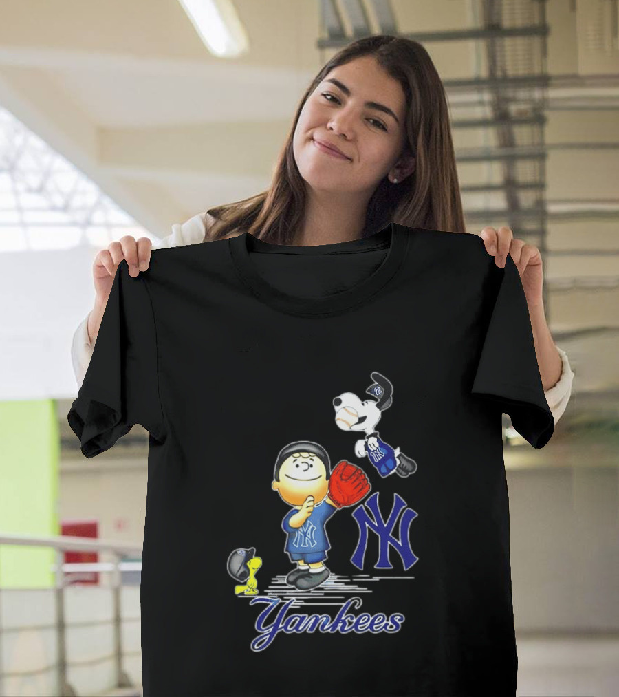 Snoopy Woodstock New York Yankees Peanuts Characters Baseball Fan T-Shirt
