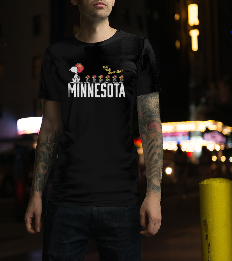 Peanuts Snoopy Minnesota Golden Gophers Ski U Mah Football Team T-Shirt