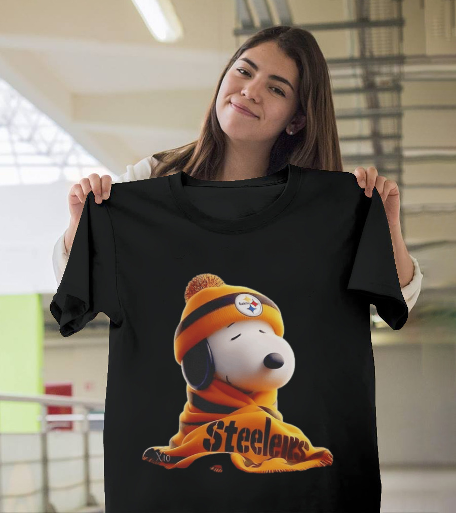 Snoopy Steelers Winter Hat And Scarf T-Shirt