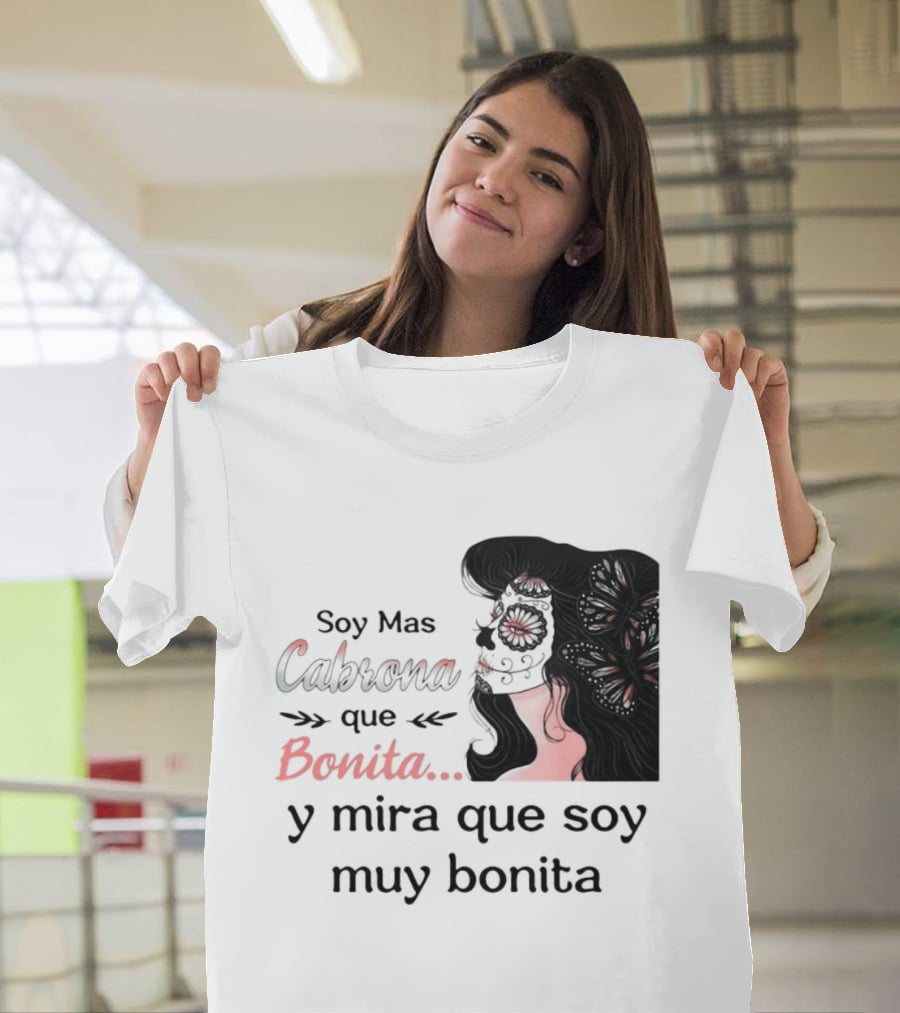 Soy Mas Cabrona Que Bonita Y Mira Que Soy Muy Bonita Girl Butterfly Image T-Shirt
