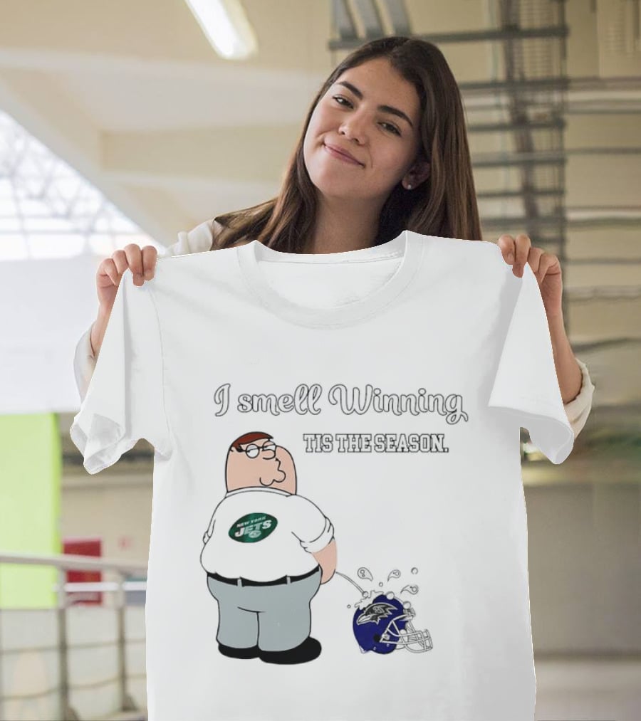 Peter Griffin New York Jets I Smell Winning Tis The Season Peeing On Baltimore Ravens Helmet T-Shirt