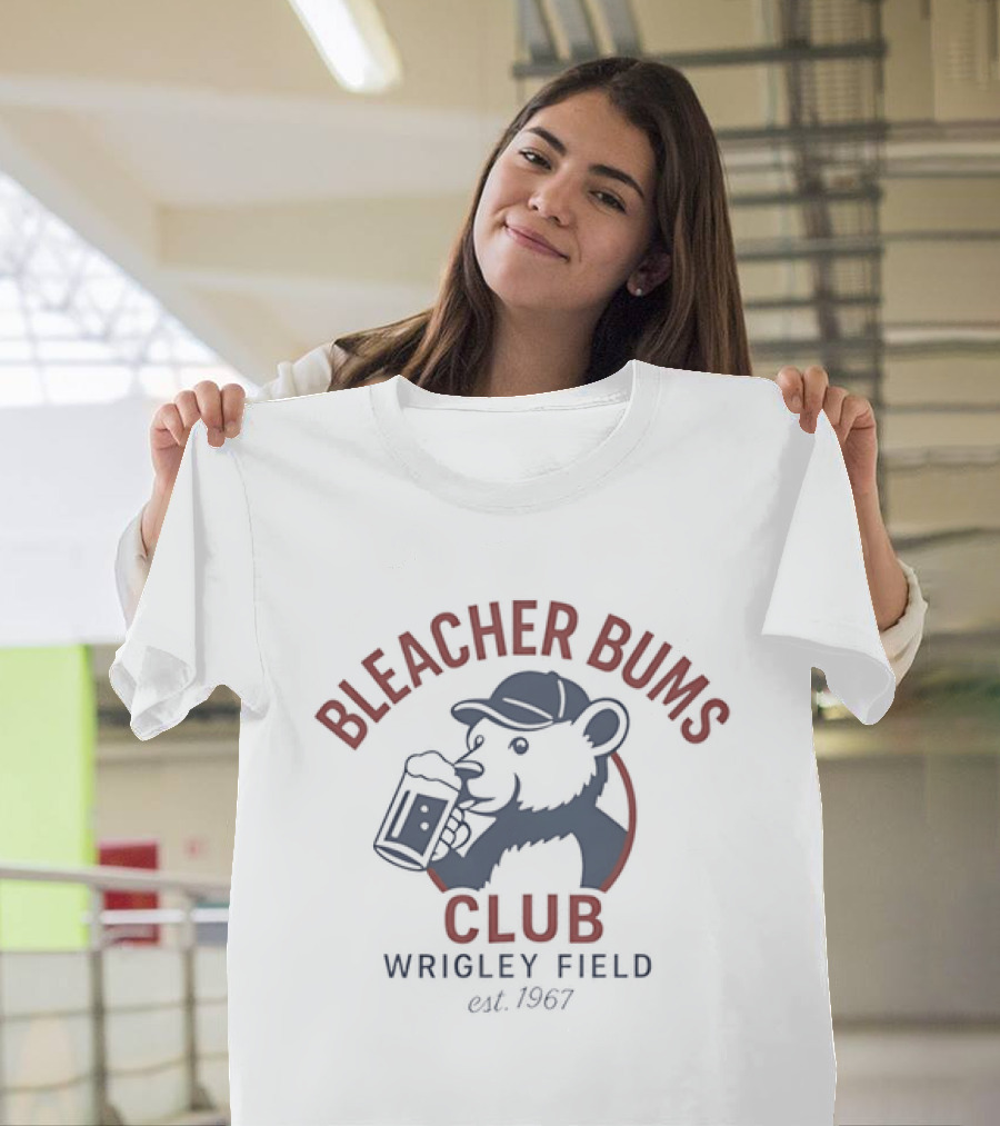 Bleacher Bums Club Wrigley Field Est 1967 Bear Drinking Beer Baseball Fan T-Shirt