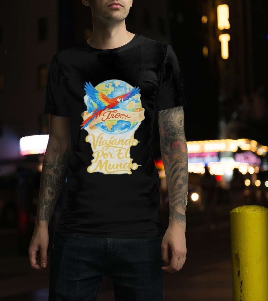Tro Macaw Flying Across Globe Viaje Por El Mundo T-Shirt