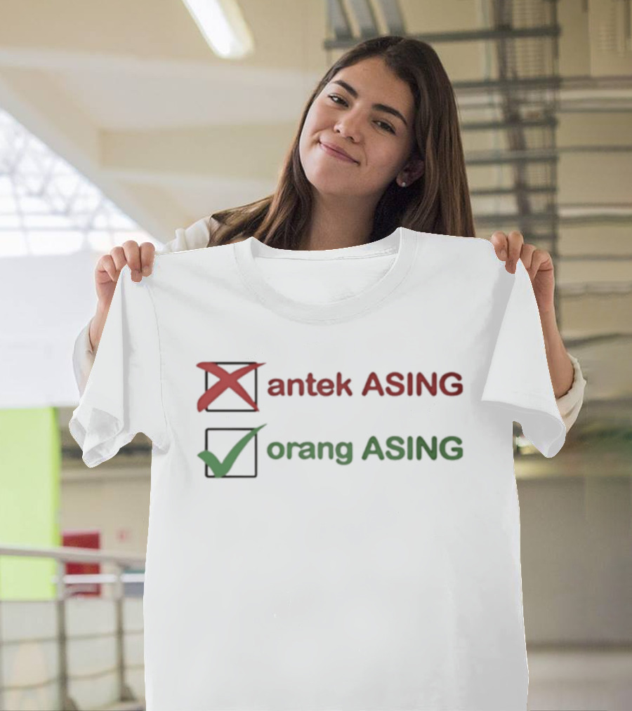 Antek ASING Orang ASING Christmas Checkmark T-Shirt