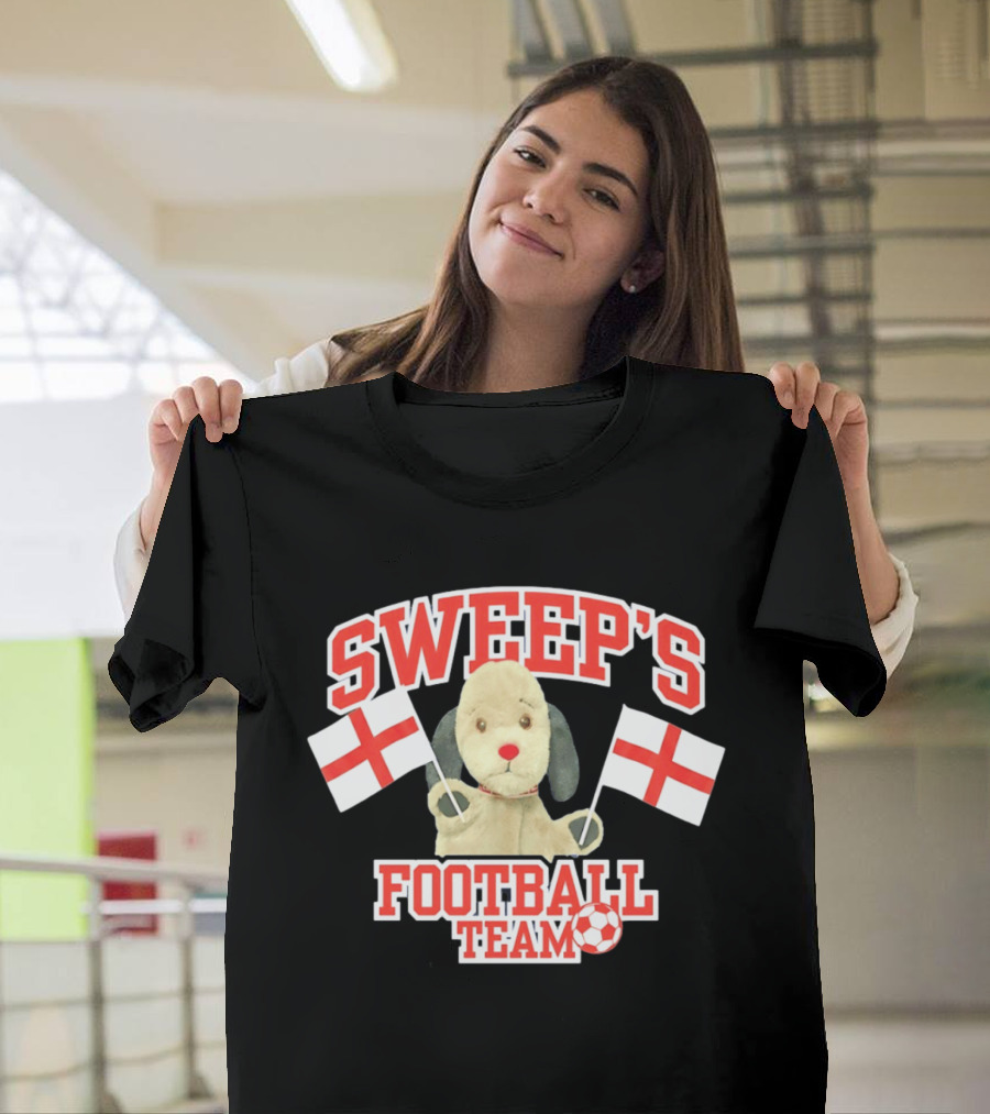Sweep's Football Team Puppet Children's TV England Flags T-Shirt
