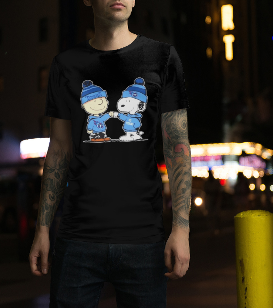 Peanuts Charlie Brown Snoopy Fist Bump Tennessee Titans Football Go Titans T-Shirt