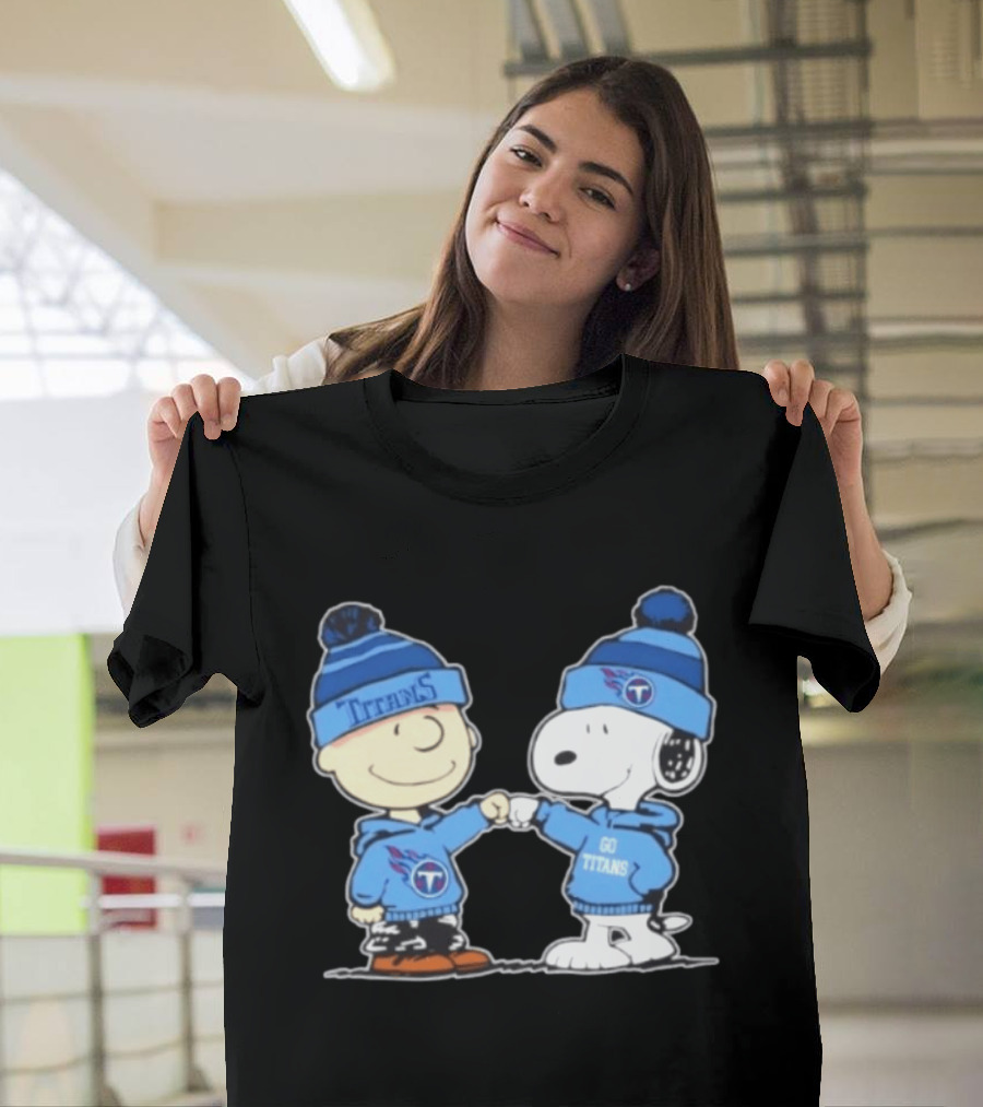 Peanuts Charlie Brown Snoopy Fist Bump Tennessee Titans Football Go Titans T-Shirt