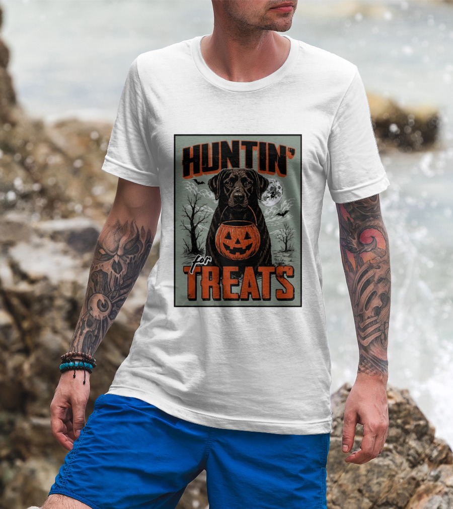 Black Labrador Huntin' For Treats Halloween Dog Moon And Jack O' Lantern T-Shirt