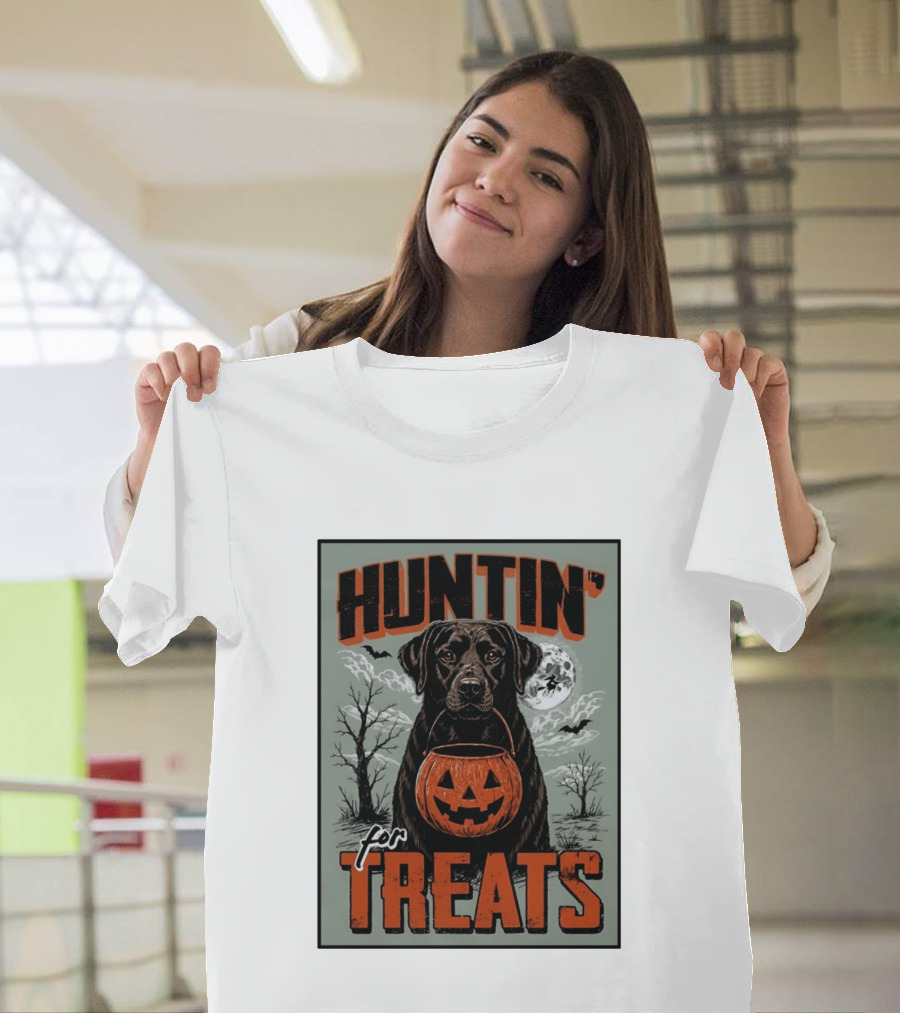 Black Labrador Huntin' For Treats Halloween Dog Moon And Jack O' Lantern T-Shirt