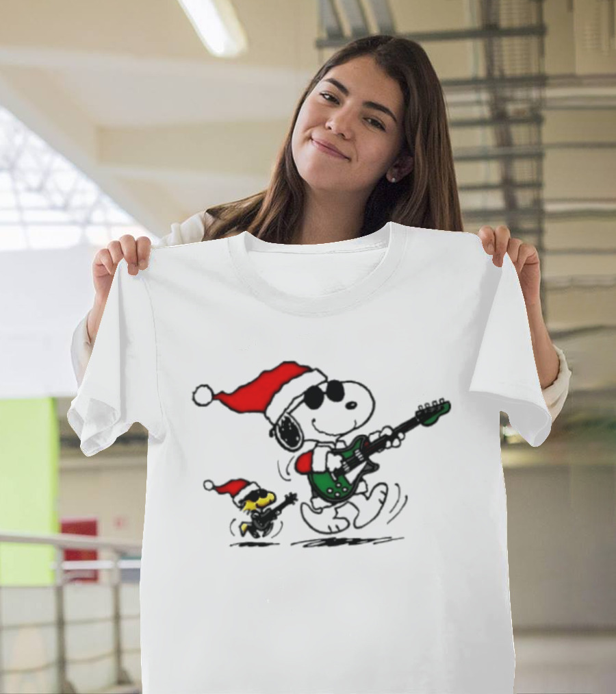 Snoopy Christmas Rocking Guitar Santa Hat Woodstock Peanuts T-Shirt