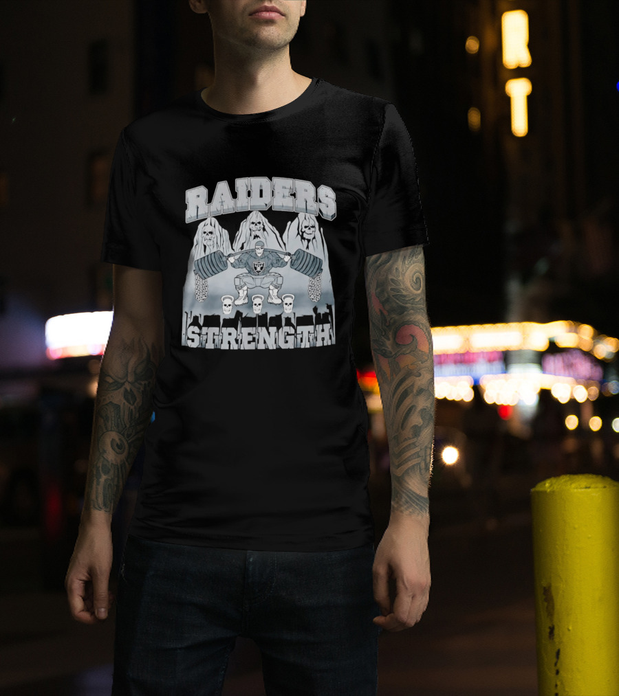 Raiders Strength Skull Weightlifter Grunge Style Powerlifting Motif T-Shirt