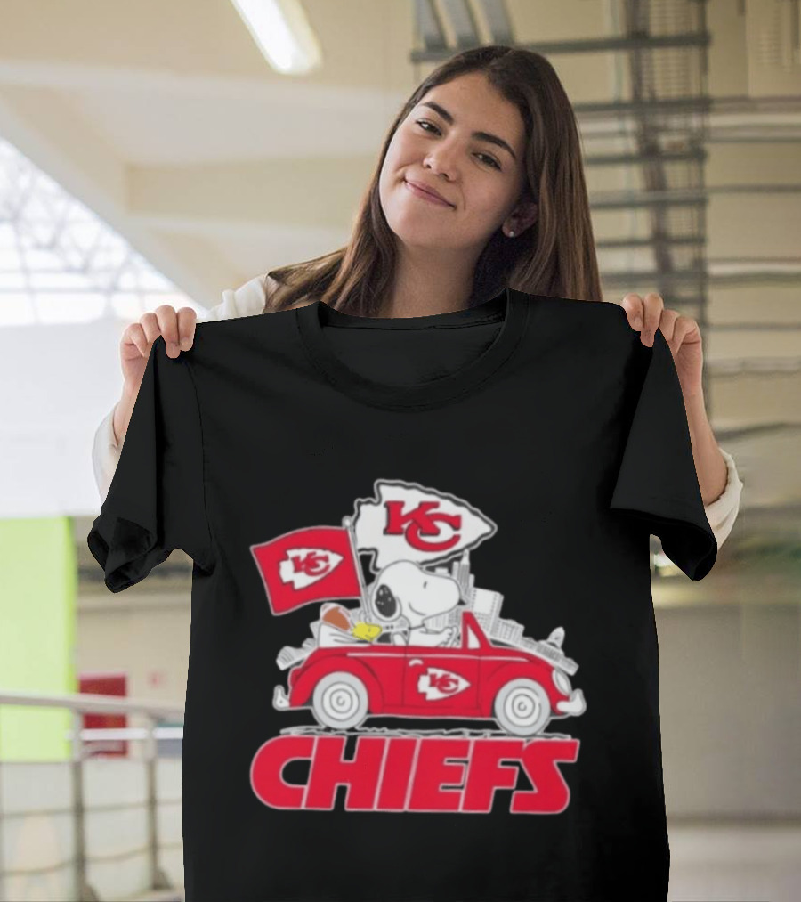 Snoopy Driving Kansas City Chiefs Car With Skyline And Flag T-Shirt