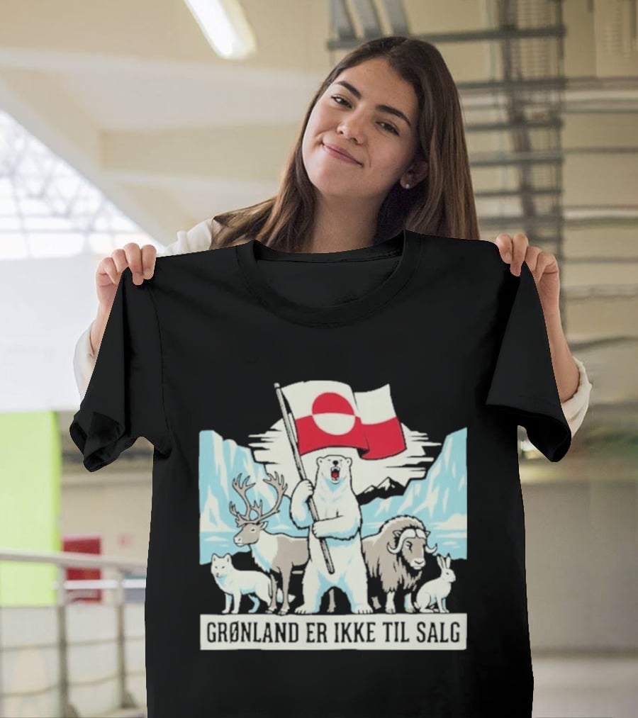 Grønland Er Ikke Til Salg Polar Bear Flag Reindeer Musk Ox Arctic Wildlife T-Shirt
