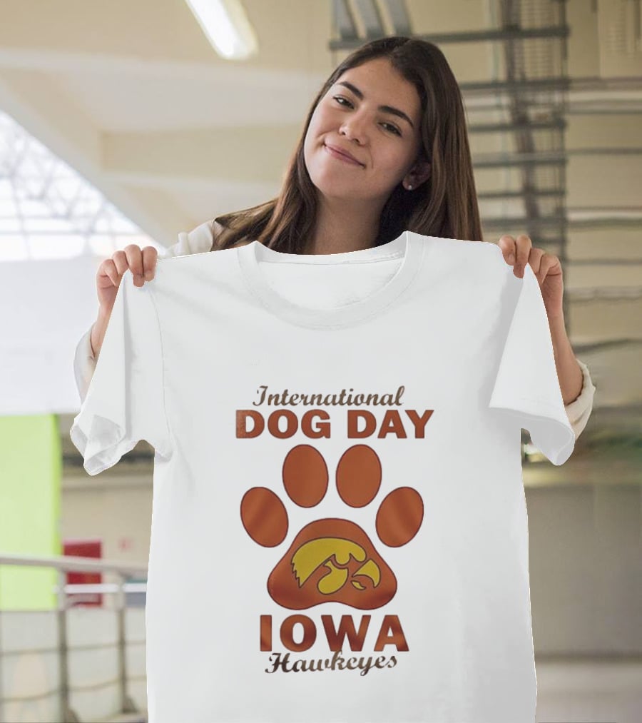 International Dog Day Iowa Hawkeyes Paw Print T-Shirt