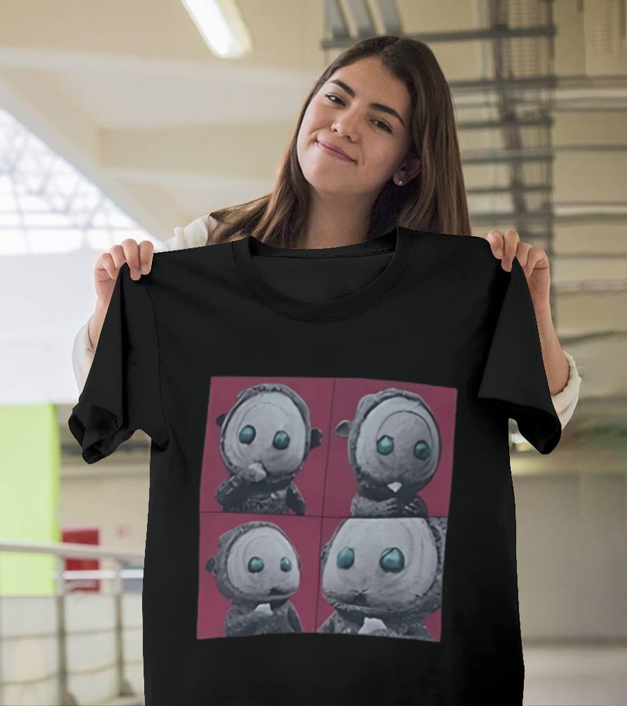 The East Palace Kkeomeoksali Cute Character Art Quadrant T-Shirt