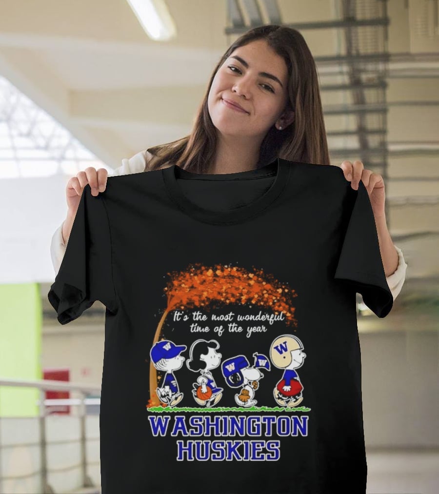Washington Huskies Peanuts Characters It's The Most Wonderful Time Of The Year T-Shirt