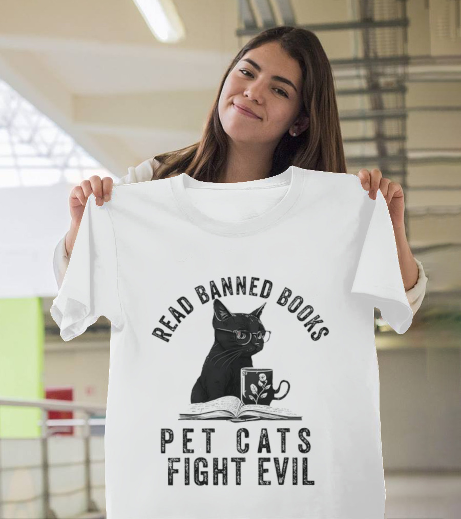 Read Banned Books Pet Cats Fight Evil Black Cat Reading T-Shirt