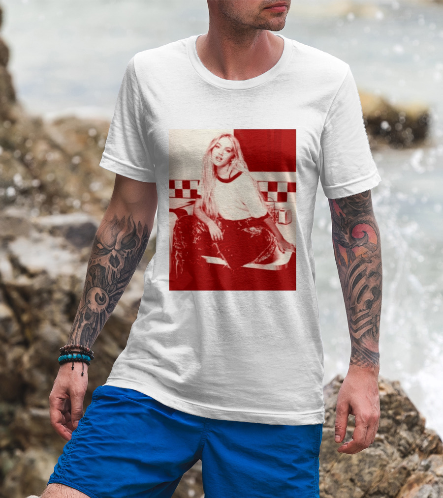 Freya Skye Store Bad Taste Photo Retro Vibe Outfit With Distressed Jeans And Casual Raglan Top In Diner Setting T-Shirt
