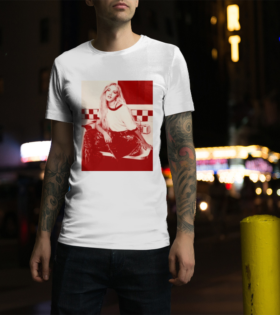 Freya Skye Store Bad Taste Photo Retro Vibe Outfit With Distressed Jeans And Casual Raglan Top In Diner Setting T-Shirt