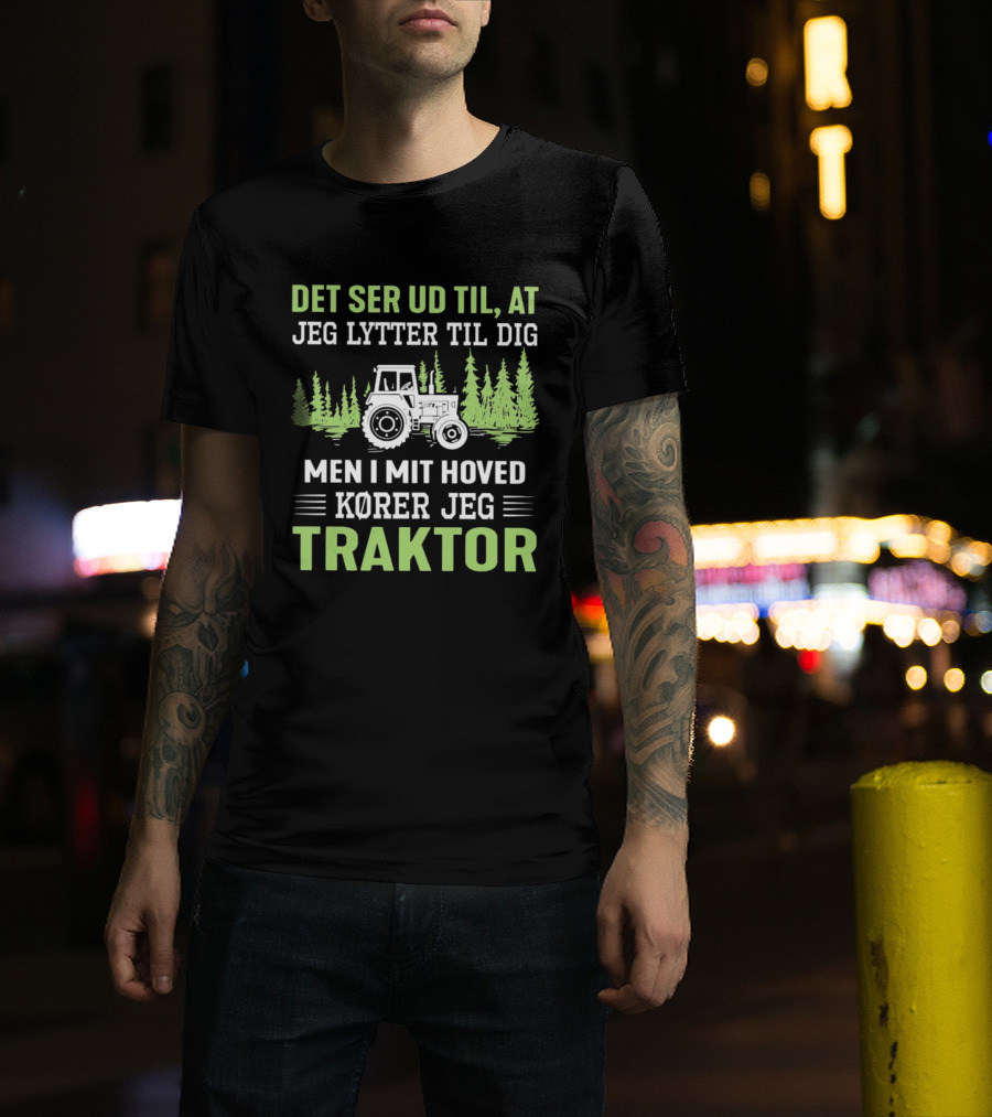Det Ser Ud Til At Jeg Lytter Til Dig Men I Mit Hoved Kører Jeg Traktor Træer Traktor T-Shirt