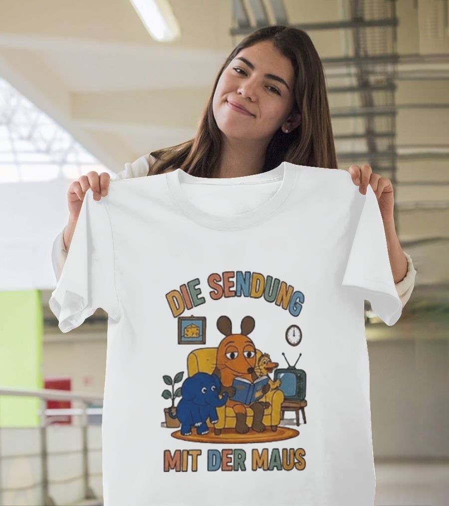 Die Sendung Mit Der Maus Cartoon Maus Ente Elefant Lesen Sitzung Wohnzimmeruhr T-Shirt