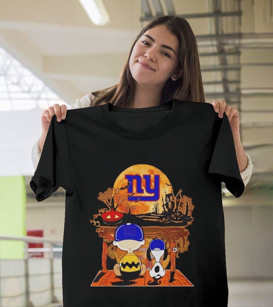 New York Giants Charlie Brown Snoopy Halloween Moon T-Shirt