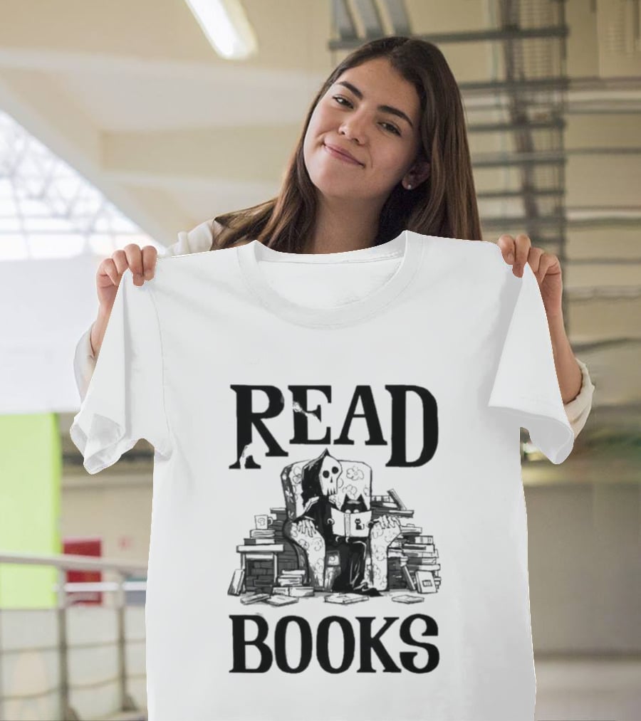 Read Books Skeleton And Cat Halloween T-Shirt