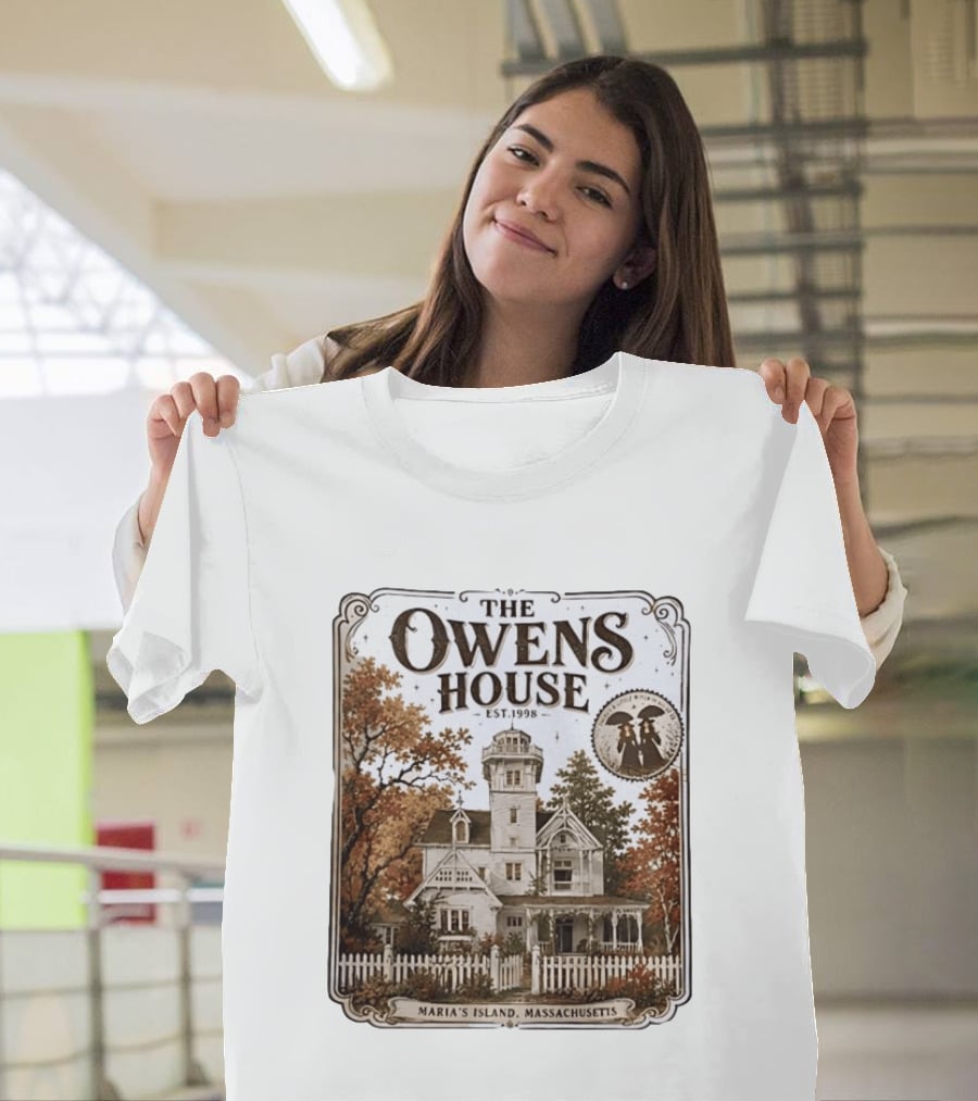 The Owens House Est 1998 Maria's Island Massachusetts Vintage Gothic Mansion T-Shirt