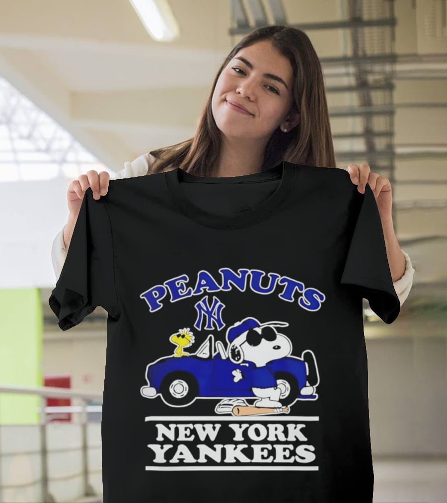 Peanuts Snoopy Woodstock New York Yankees Car Baseball Bat T-Shirt