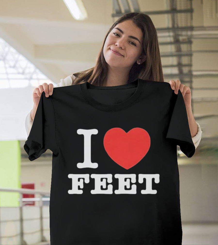 I Love Feet Humor Red Heart Foot Fetish Fun T-Shirt