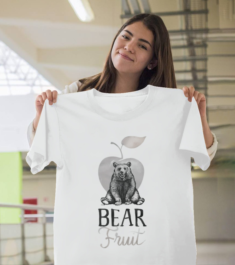Bear Fruit Apple Nature Wildlife Artistic T-Shirt