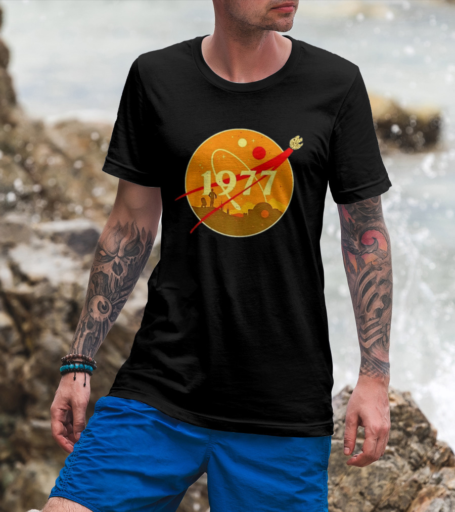 Star Wars 1977 Millennium Falcon Space Desert Silhouette Planetary Orbit T-Shirt