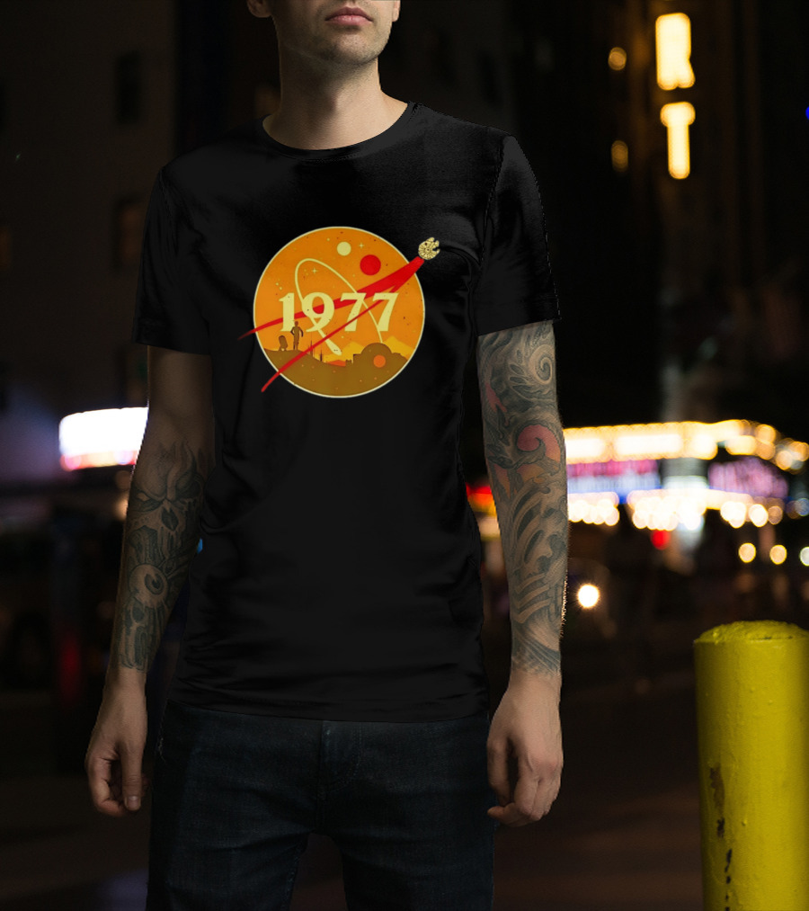 Star Wars 1977 Millennium Falcon Space Desert Silhouette Planetary Orbit T-Shirt