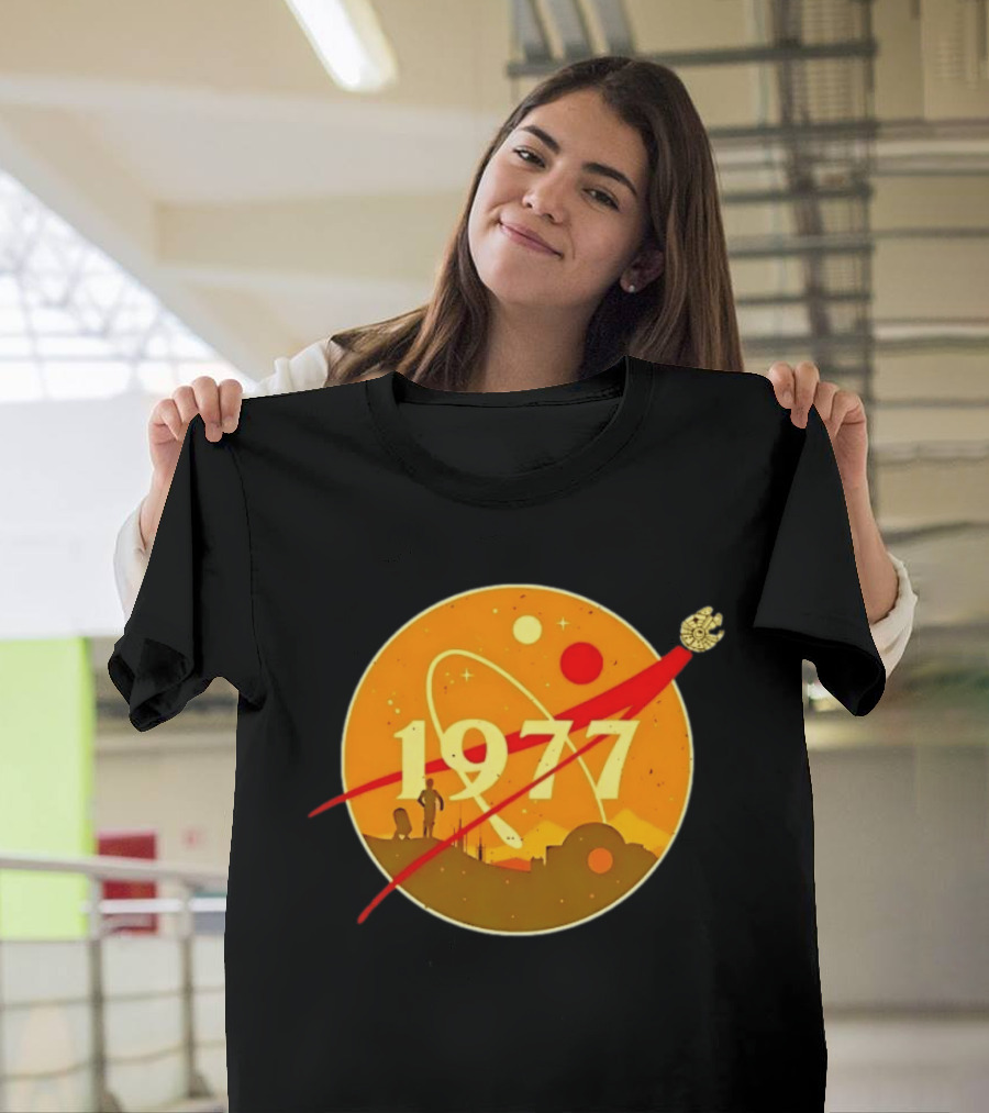 Star Wars 1977 Millennium Falcon Space Desert Silhouette Planetary Orbit T-Shirt