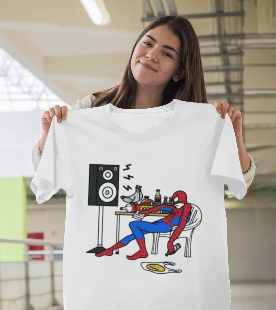 Spider Man Te Quiero Romo Drinking Marvel Speaker Table Scene T-Shirt