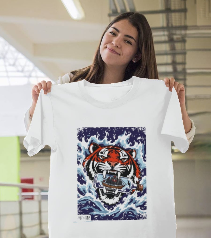 Cincinnati Bengals Vs Tampa Bay Buccaneers Tiger Ship Ocean Clash T-Shirt