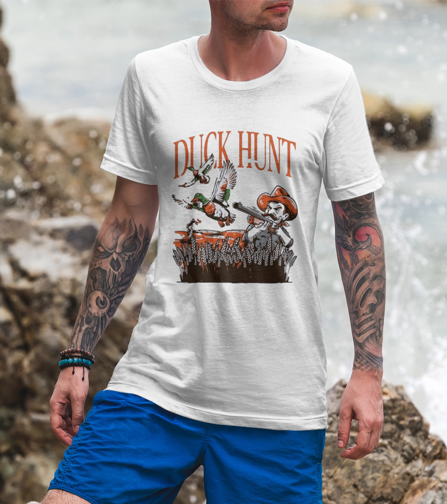 Duck Hunt Hunter Wildlife Outdoors Vintage Cowboy Shooting Scene T-Shirt
