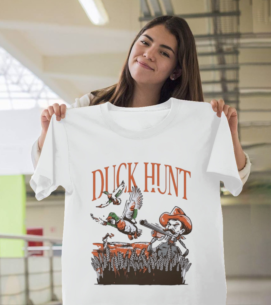 Duck Hunt Hunter Wildlife Outdoors Vintage Cowboy Shooting Scene T-Shirt