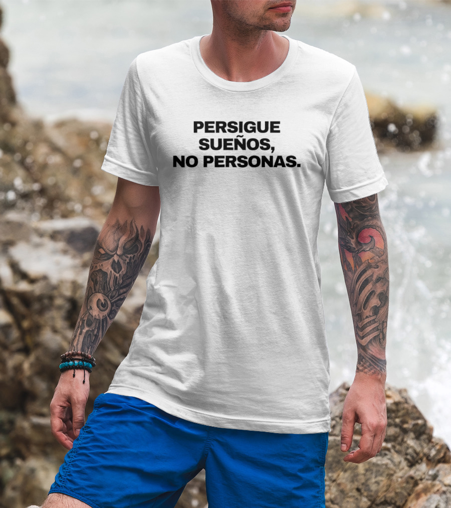 Persigue Sueños No Personas Motivational Spanish Phrase Chase Dreams T-Shirt
