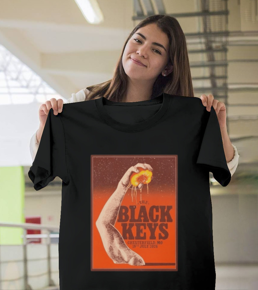The Black Keys Chesterfield MO July 19 2026 Concert Vintage Hand Holding Peach T-Shirt