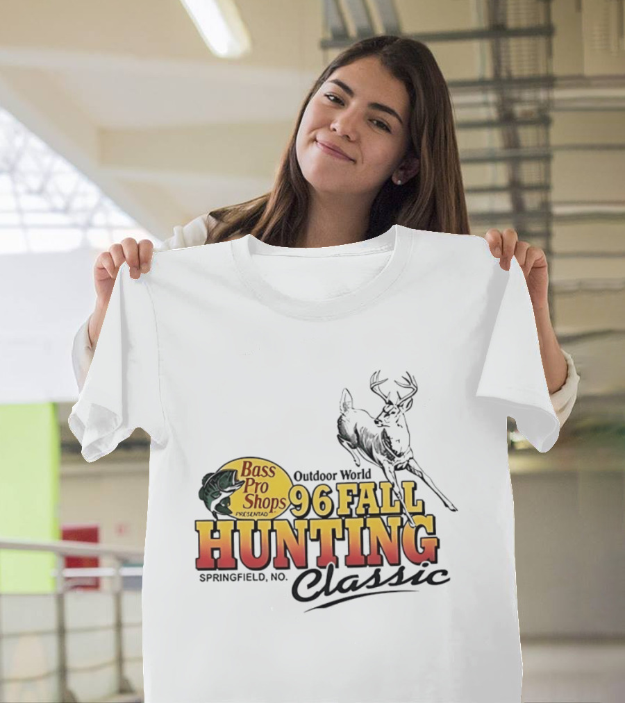 Bass Pro Shops Outdoor World 96 Fall Hunting Classic Springfield MO T-Shirt