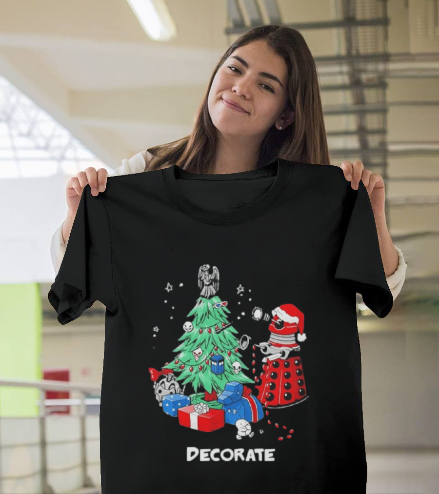 Doctor Who Dalek Christmas Tree Decorate Scene T-Shirt