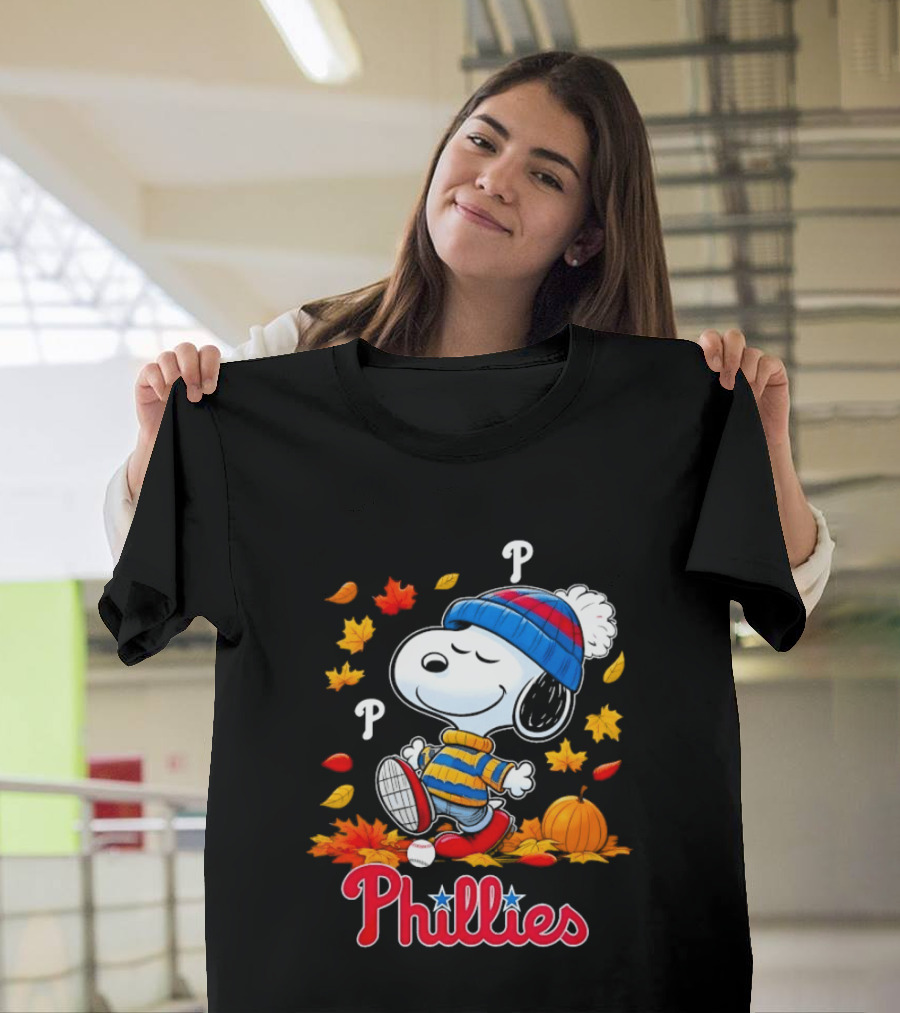 Snoopy Philadelphia Phillies Autumn Leaves Pumpkin Baseball Fan T-Shirt
