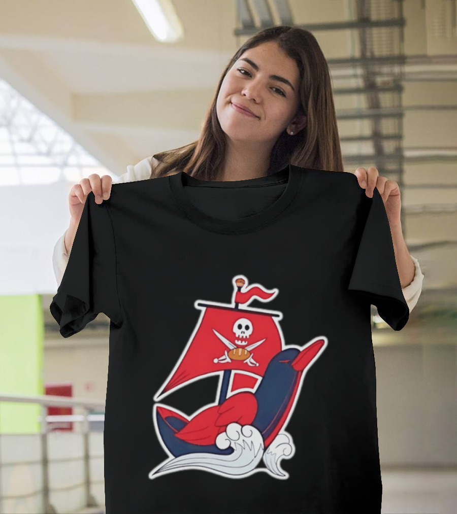 Tampa Bay Buccaneers Pirate Ship Football Skull Crossed Swords Sails T-Shirt