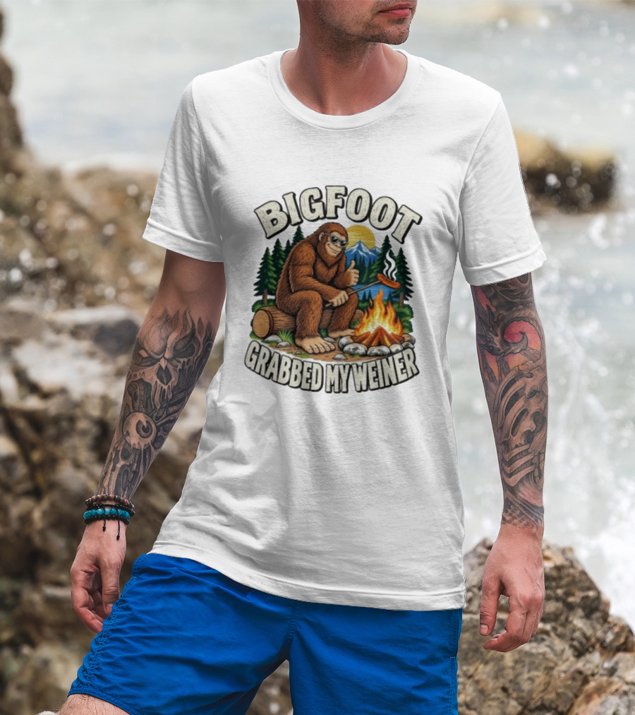 Bigfoot Grabbed My Weiner Sasquatch Campfire Scene T-Shirt