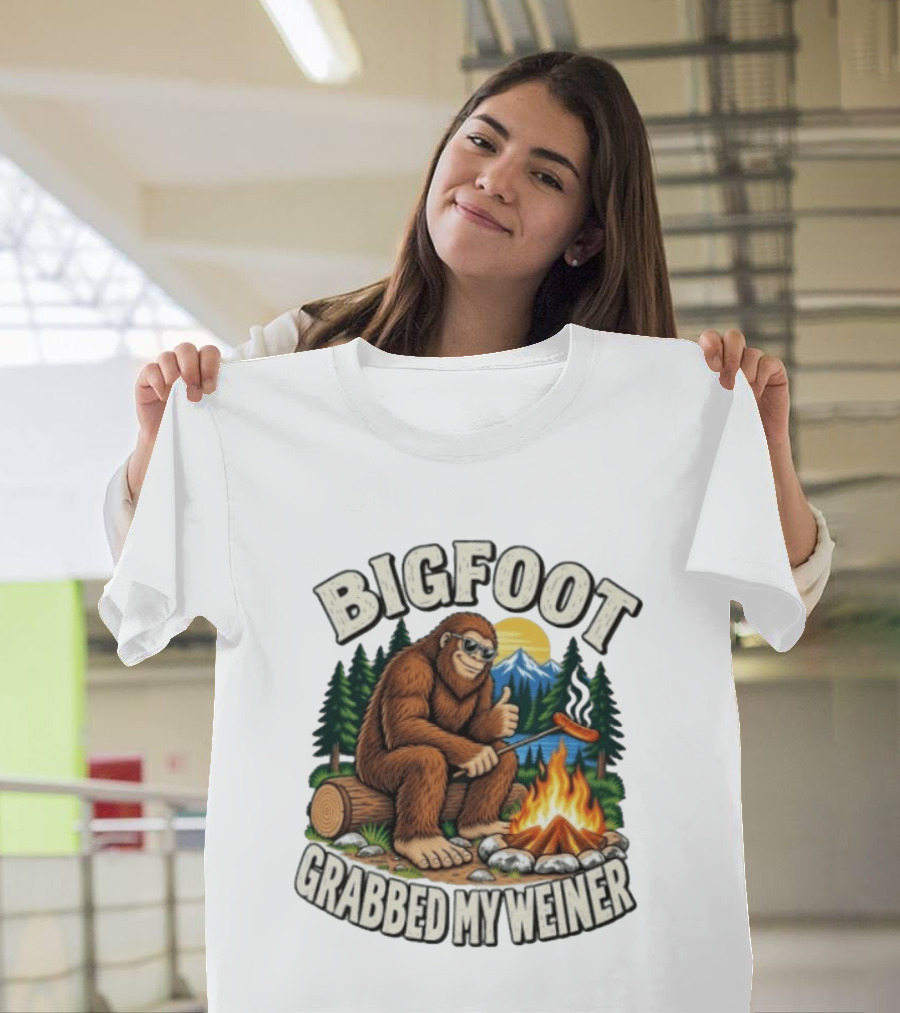 Bigfoot Grabbed My Weiner Sasquatch Campfire Scene T-Shirt